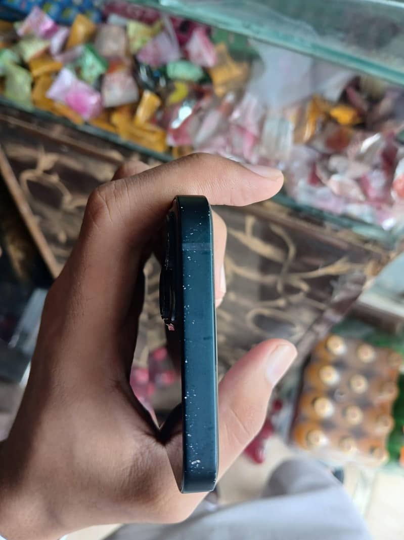 Apple iPhone 13 6