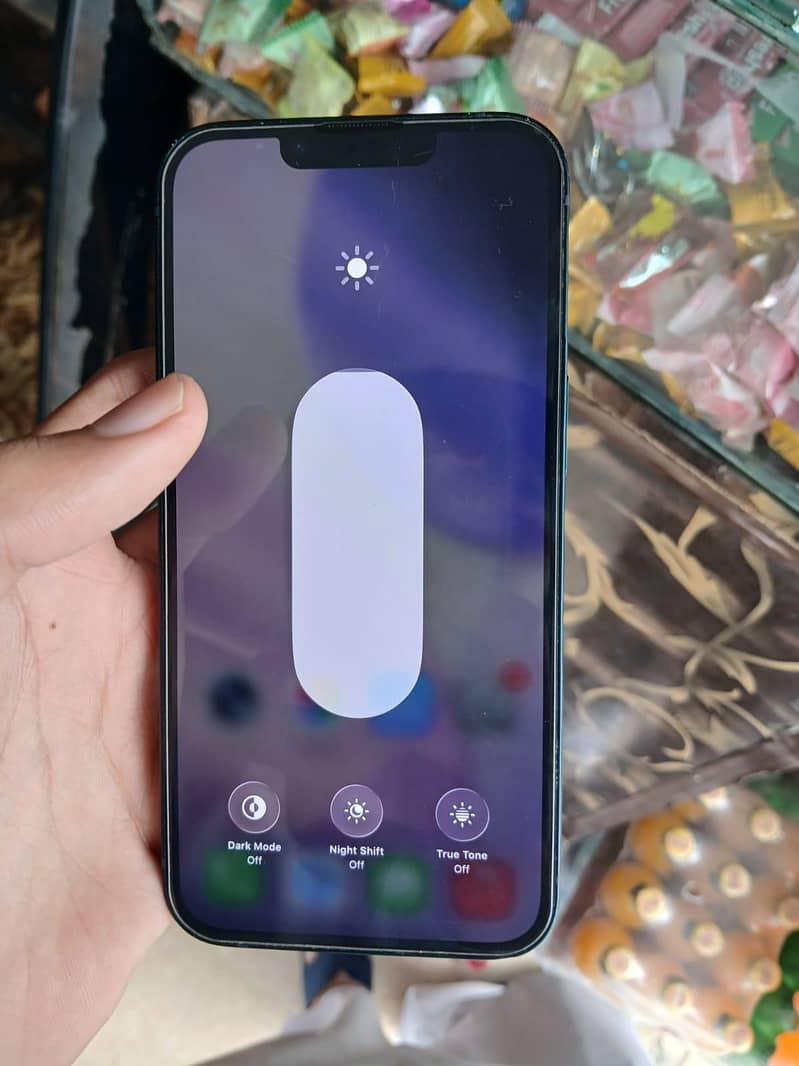 Apple iPhone 13 8