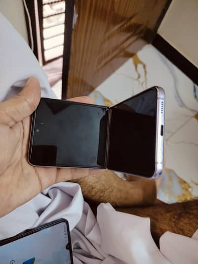 Samsung Mobile Z Flip 4