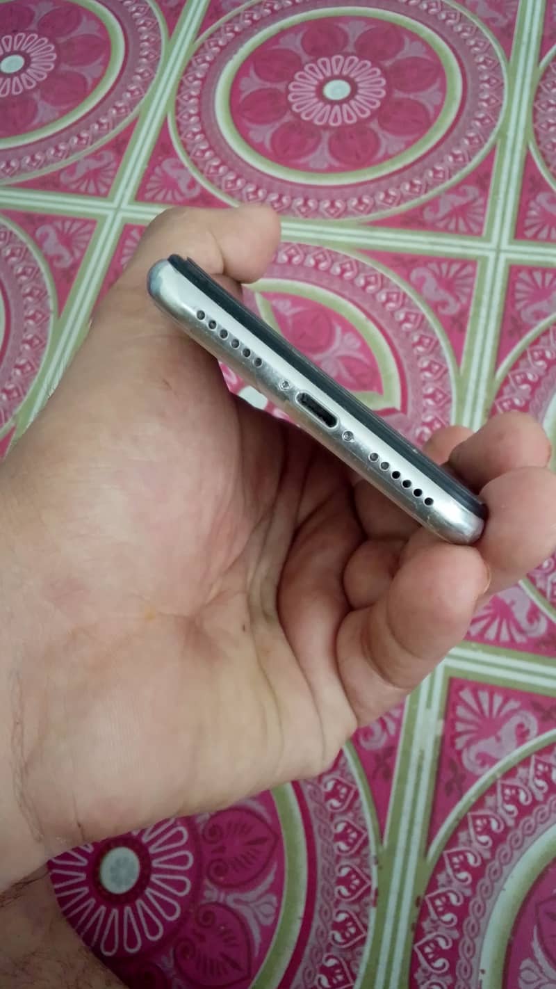 Apple iPhone X 3