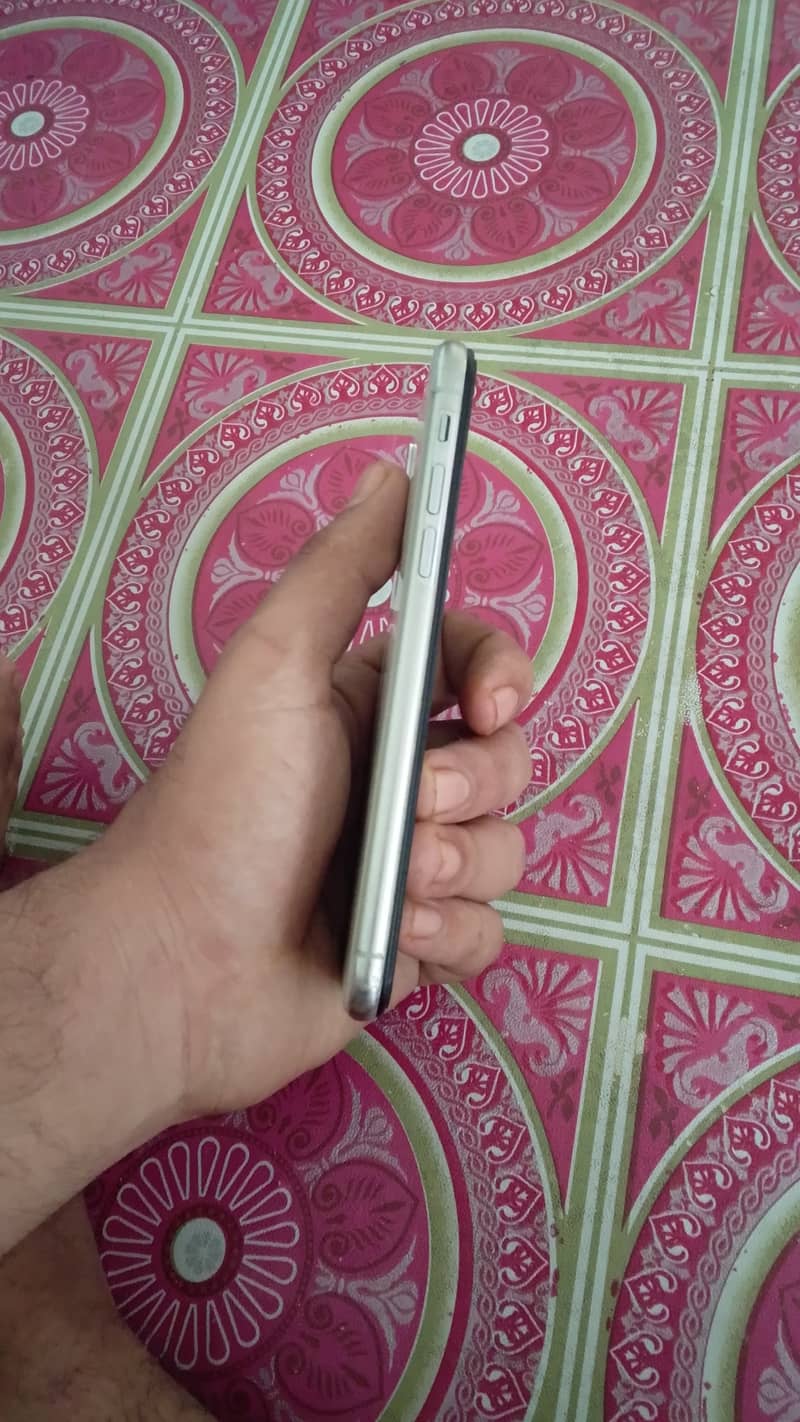 Apple iPhone X 4