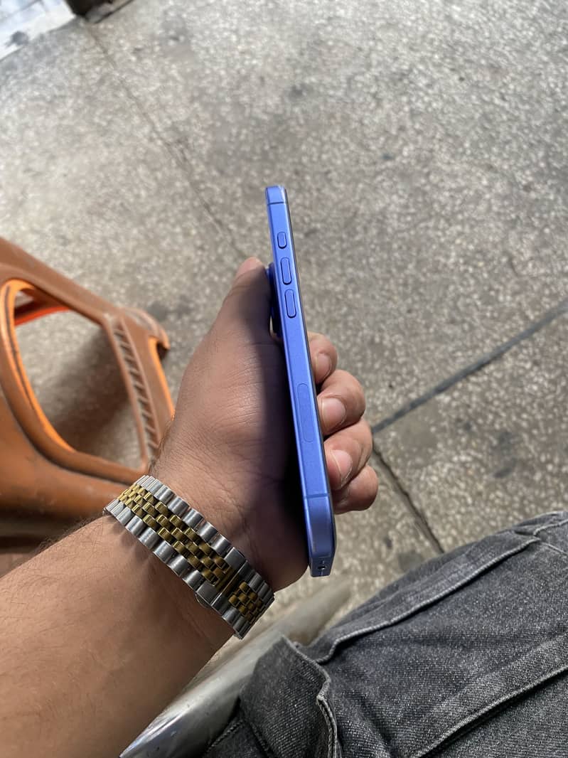Apple iPhone 16 1