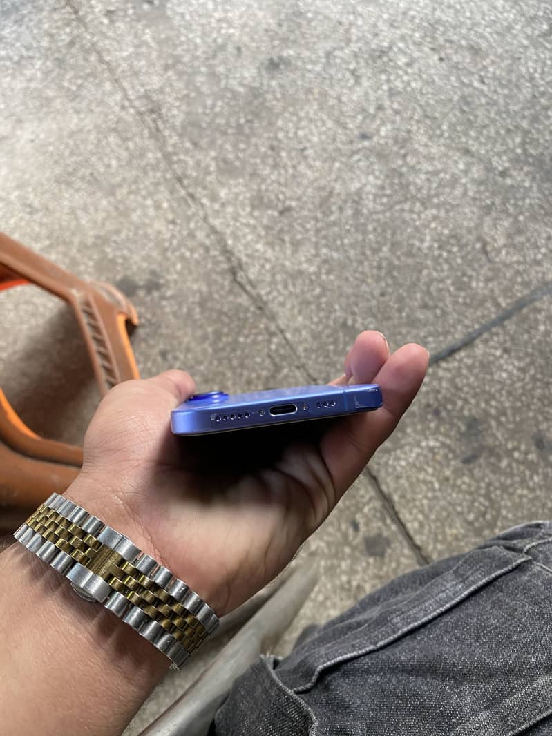 Apple iPhone 16 2