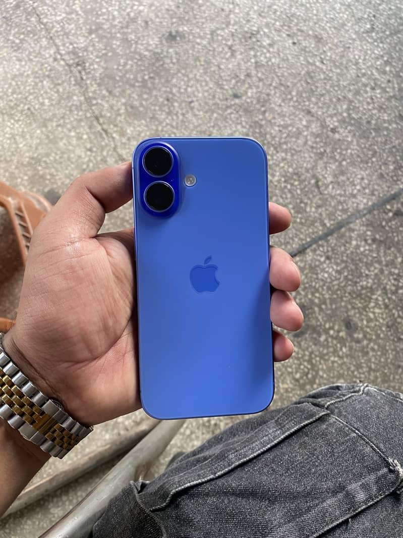 Apple iPhone 16 5