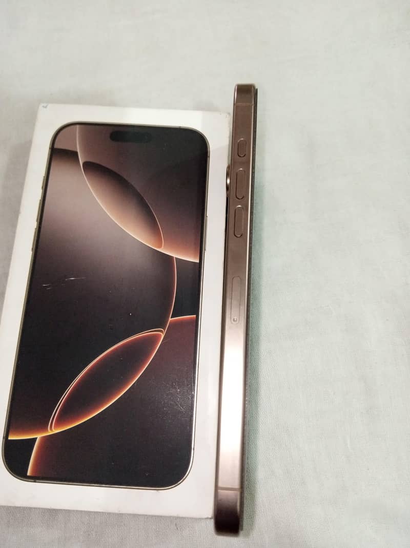 Apple iPhone 16 Pro Max 2