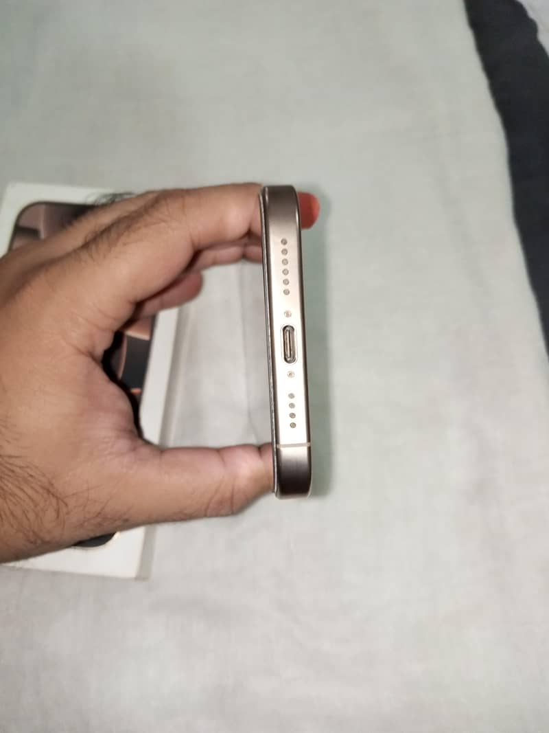 Apple iPhone 16 Pro Max 3