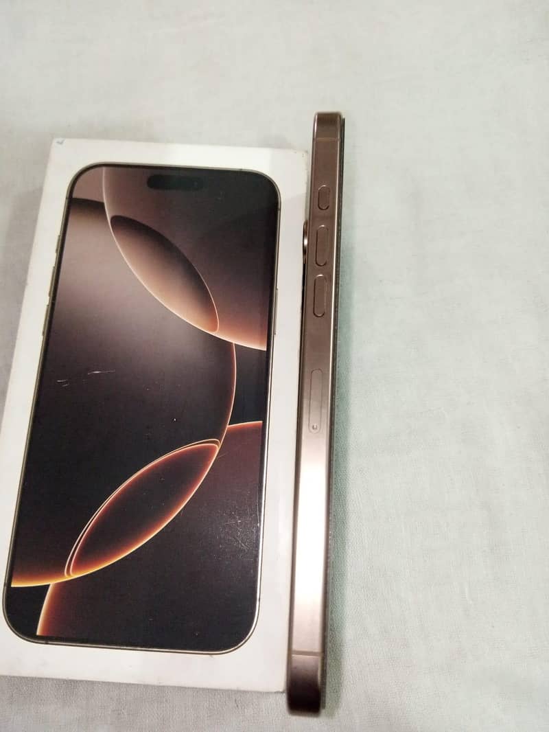 Apple iPhone 16 Pro Max 6