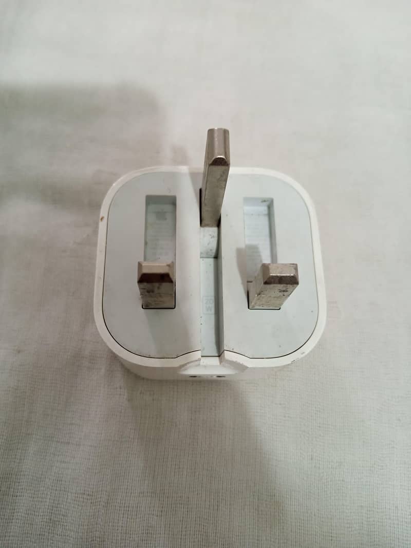 Apple iPhone 16 Pro Max 9