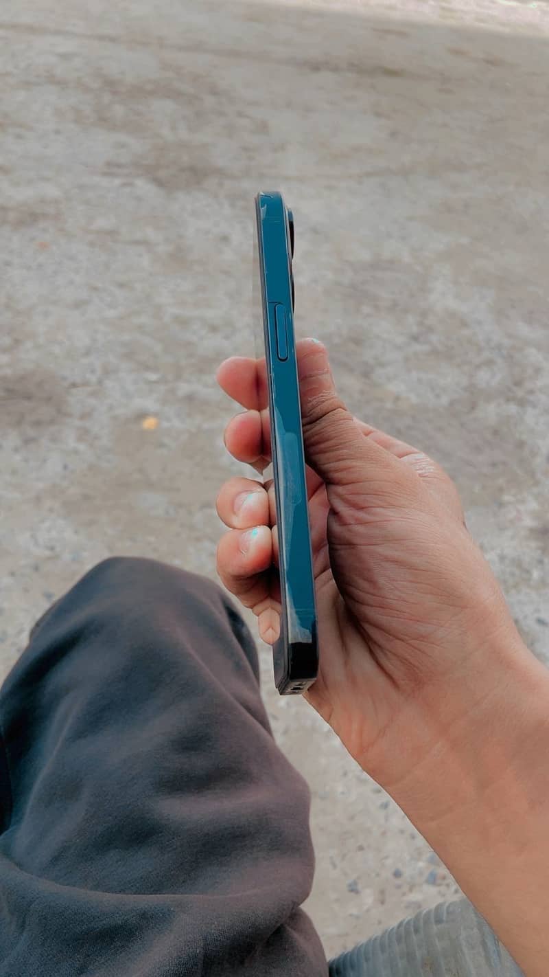 Apple iPhone 13 1