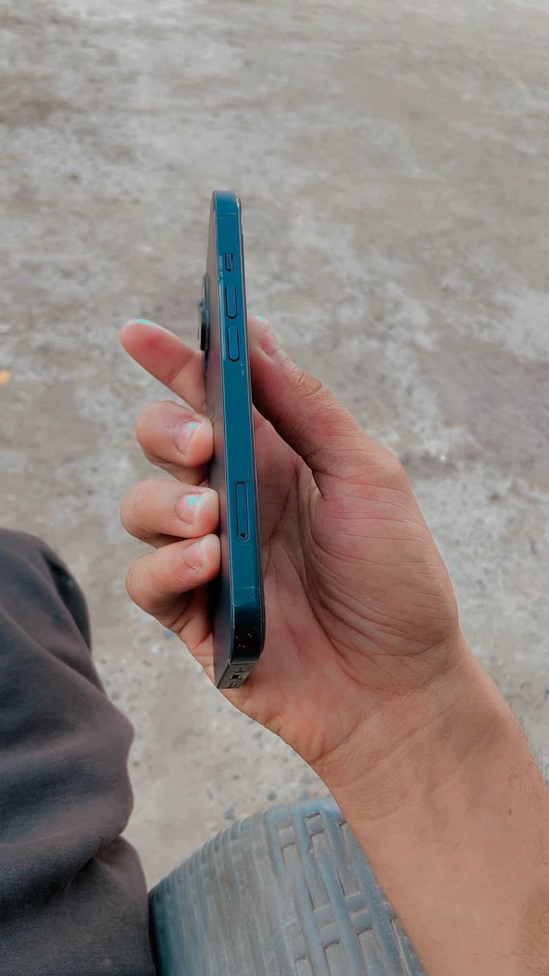 Apple iPhone 13 5