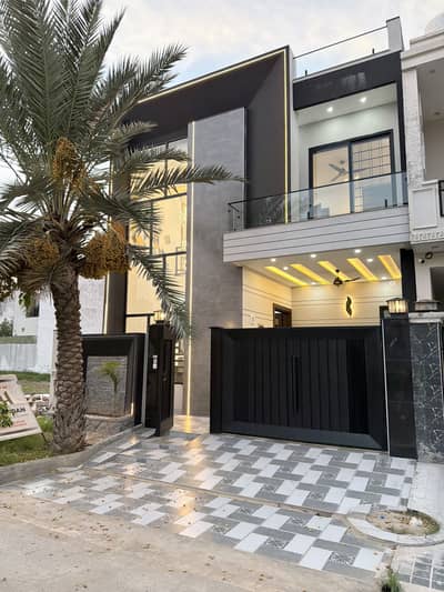75' Road Hottest Location 5 Marla House for Sale !