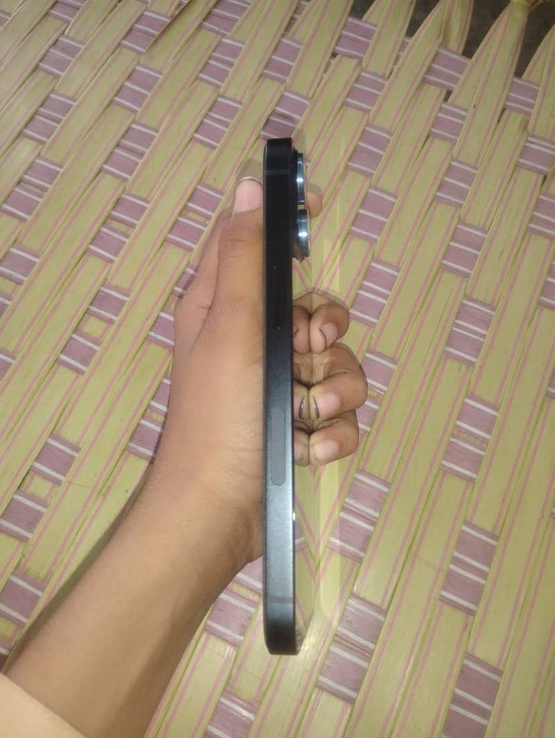 Apple iPhone 13 2