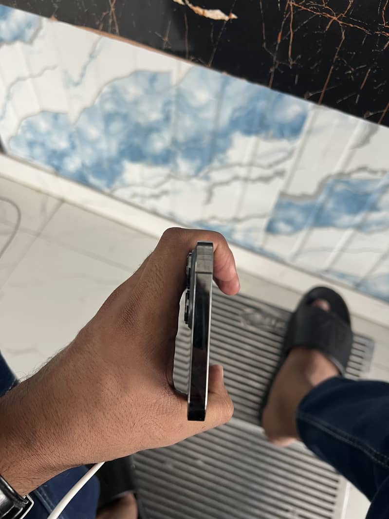 Apple iPhone 13 Pro Max 4