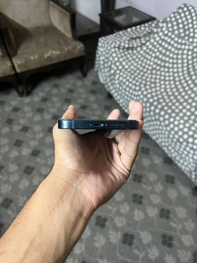 Apple iPhone 13 2