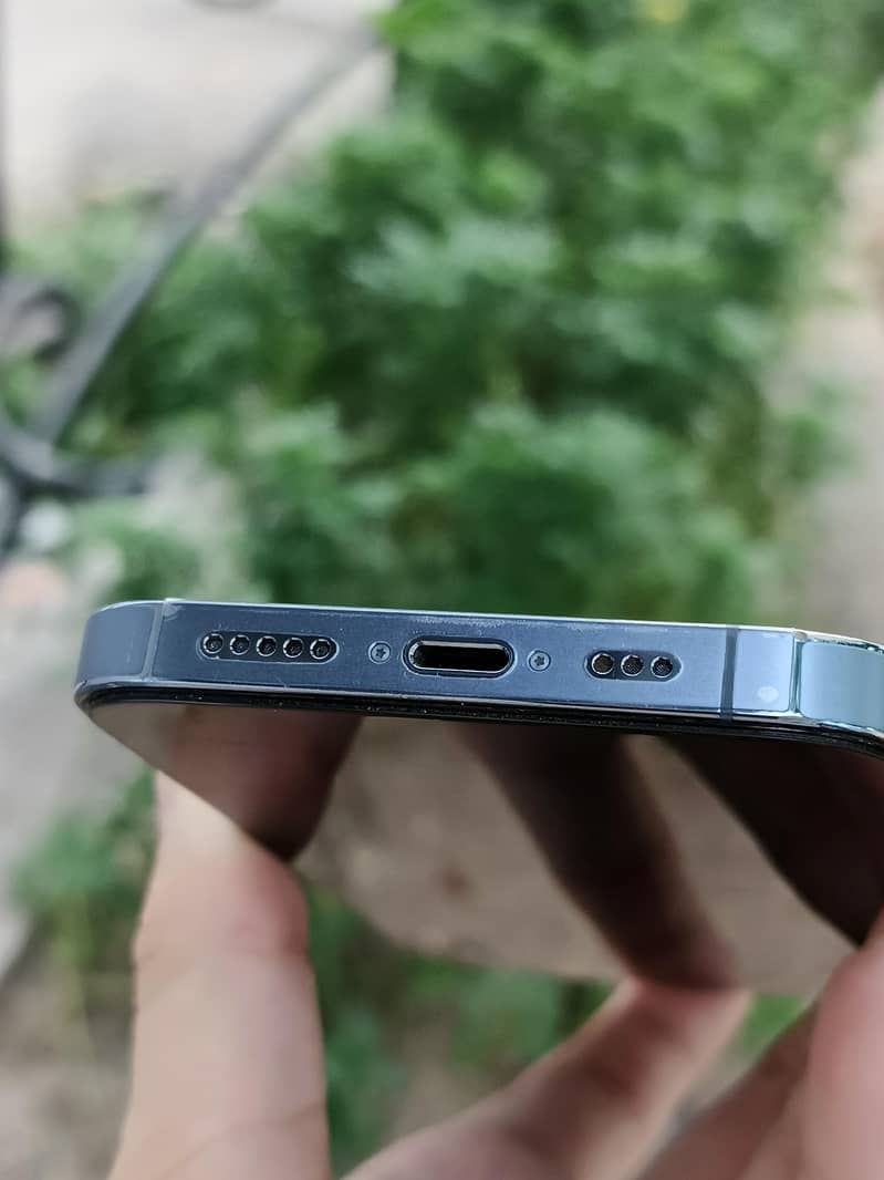 Apple iPhone 13 Pro 2
