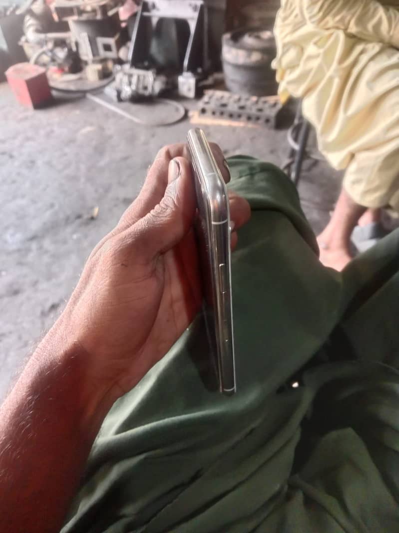 Apple iPhone 11 Pro 3