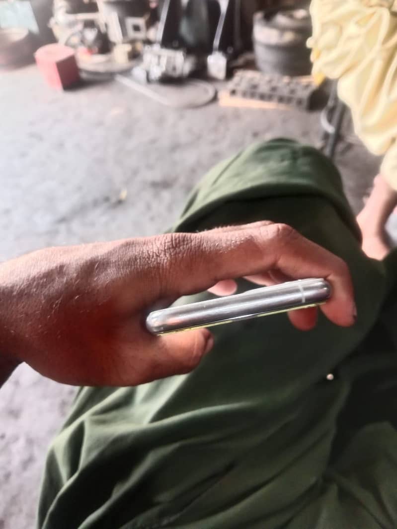 Apple iPhone 11 Pro 7