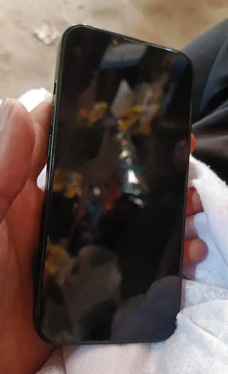 Apple iPhone 13 2
