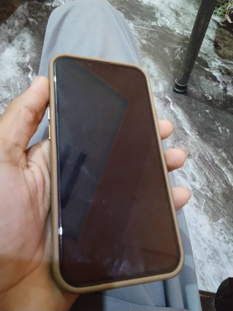 Apple iPhone 13 0