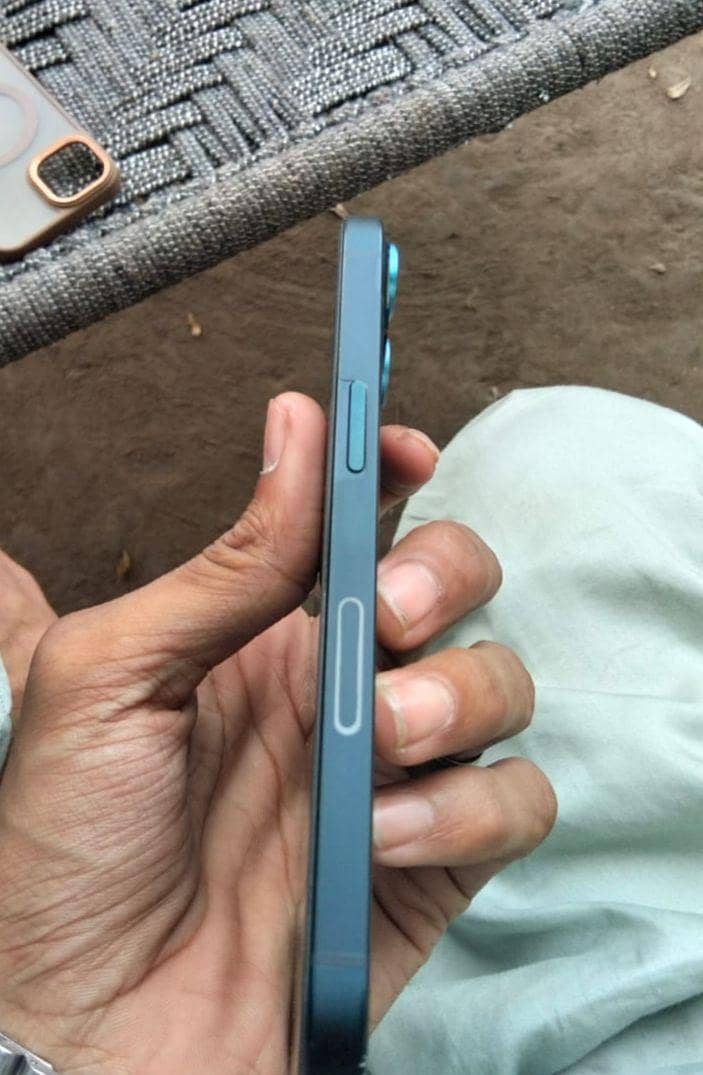 Apple iPhone 13 1