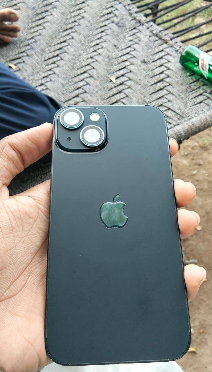 Apple iPhone 13 11