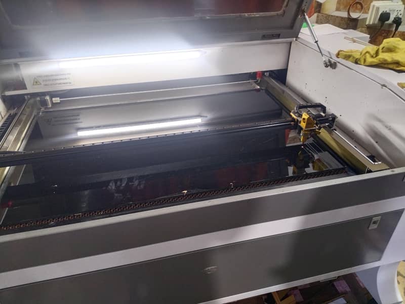 laser cutting machine 3