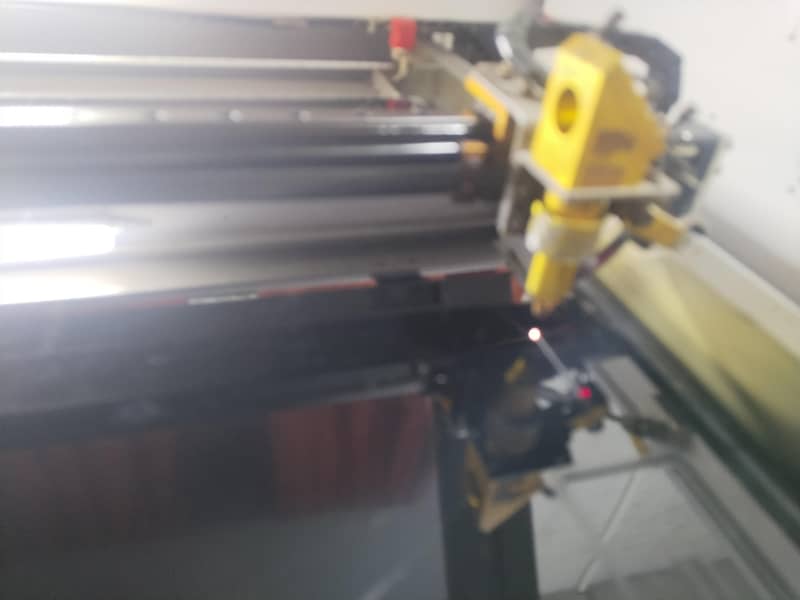 laser cutting machine 5