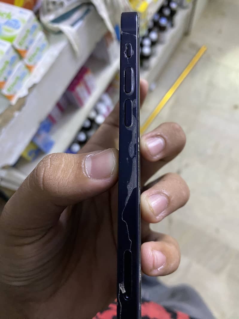 Apple iPhone 12 3