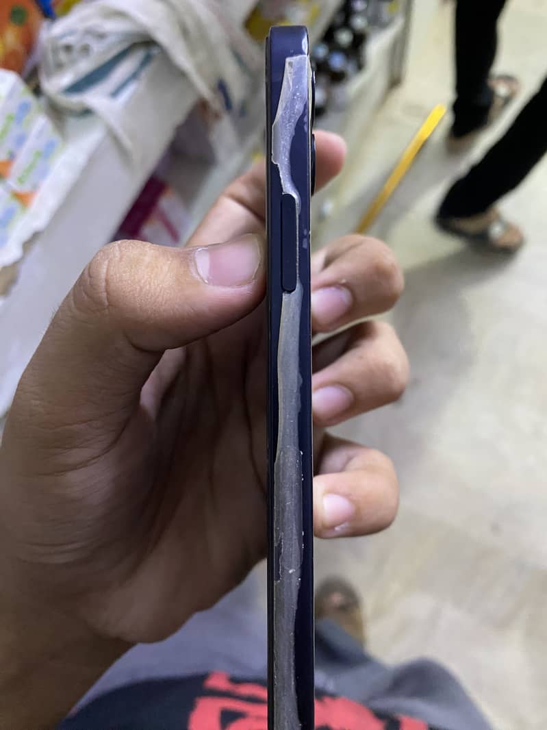 Apple iPhone 12 4