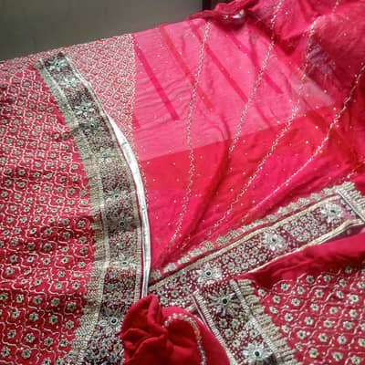 Heavy Bridal lehga 30k wala wahcantt urgent sale