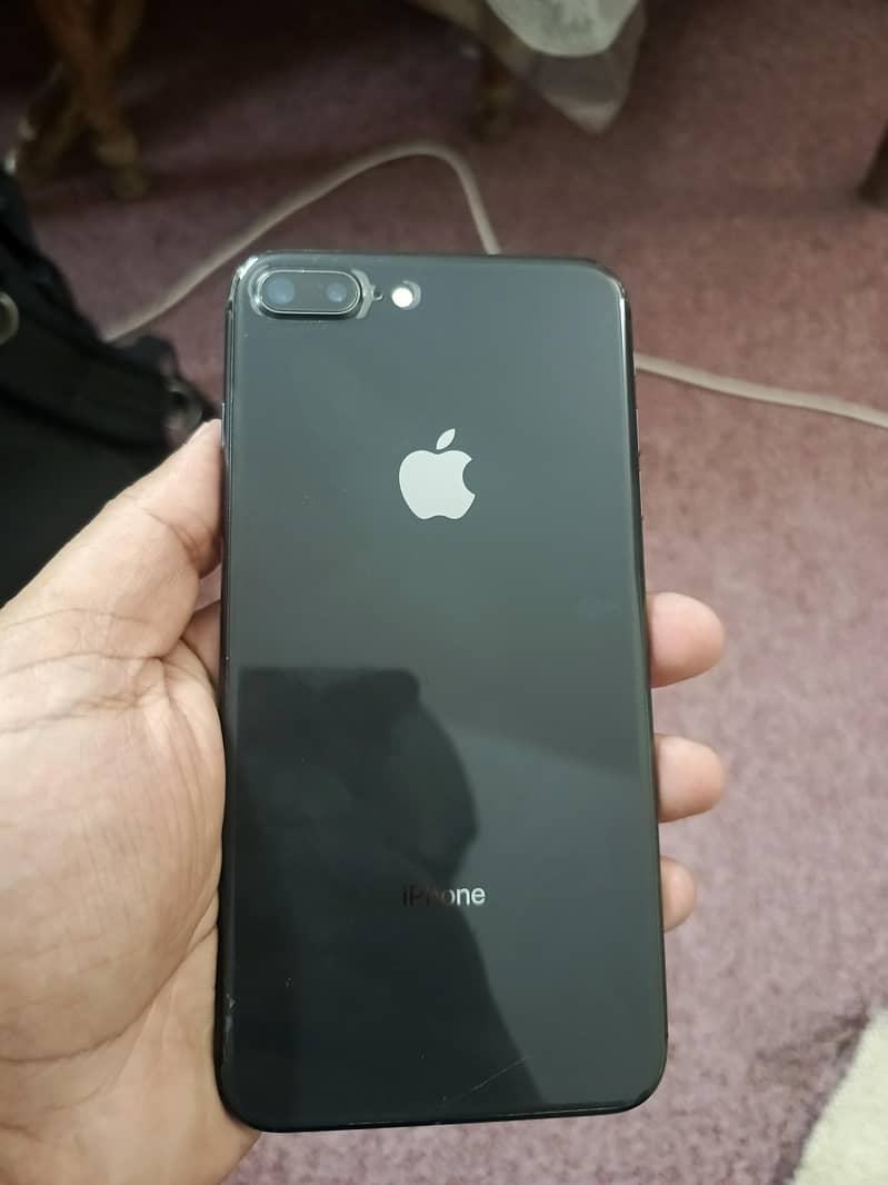 Apple iPhone 8 Plus 1