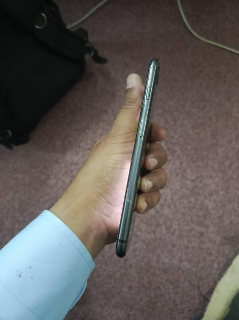 Apple iPhone 8 Plus 3