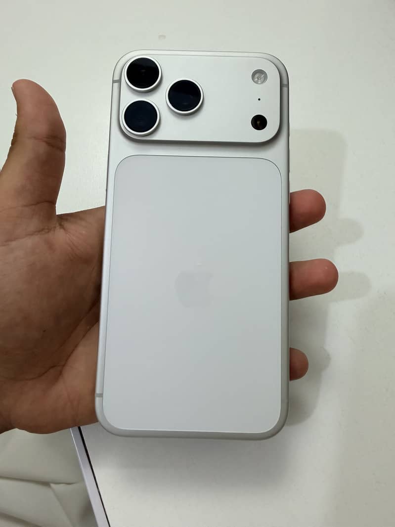 Apple iPhone 17 Pro Max 2