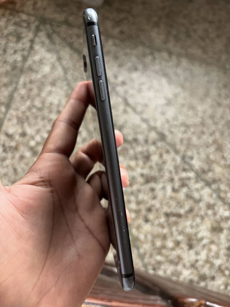 Apple iPhone 8 Plus 3