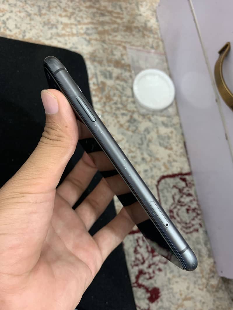 Apple iPhone 11 3