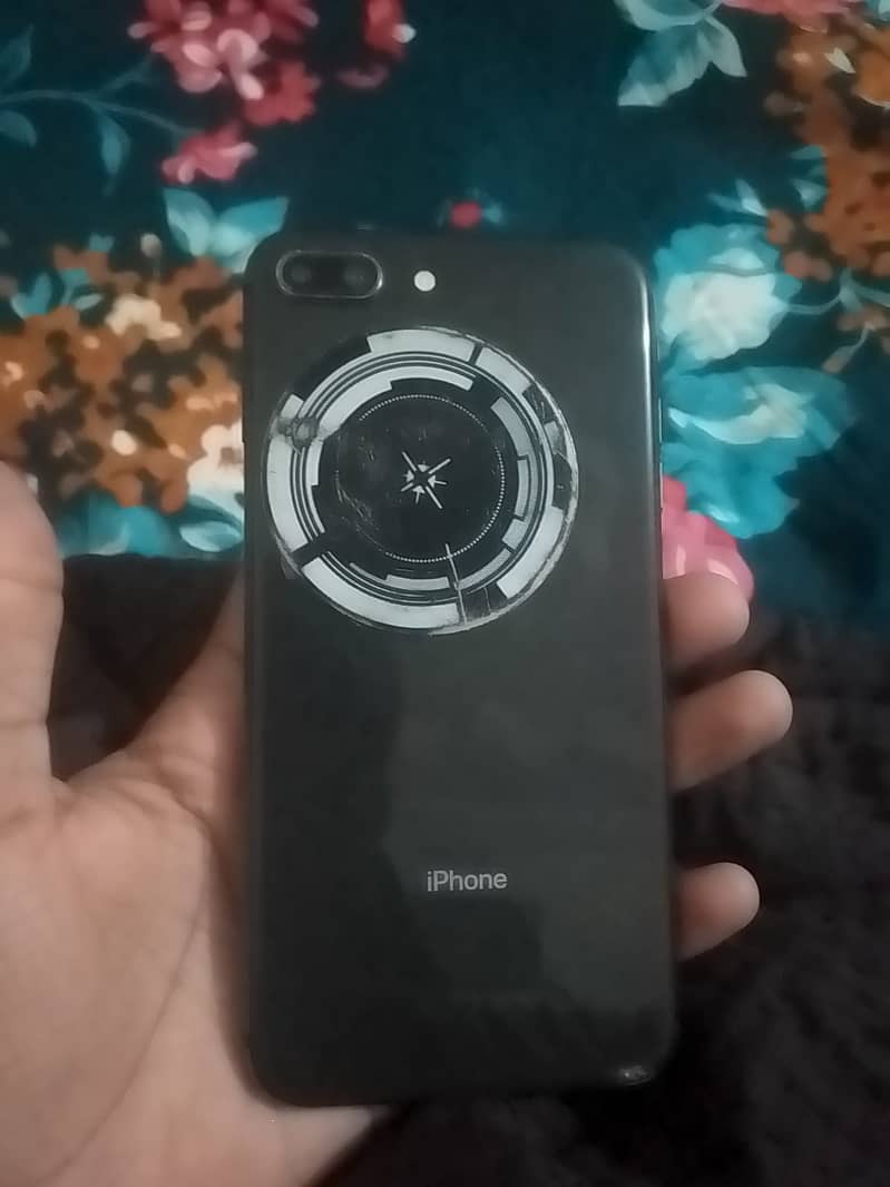 Apple iPhone 8 Plus 1