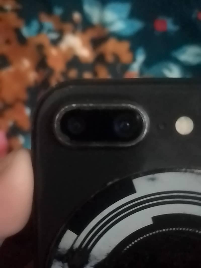Apple iPhone 8 Plus 3