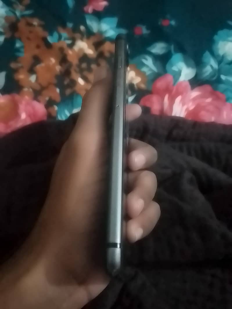 Apple iPhone 8 Plus 4
