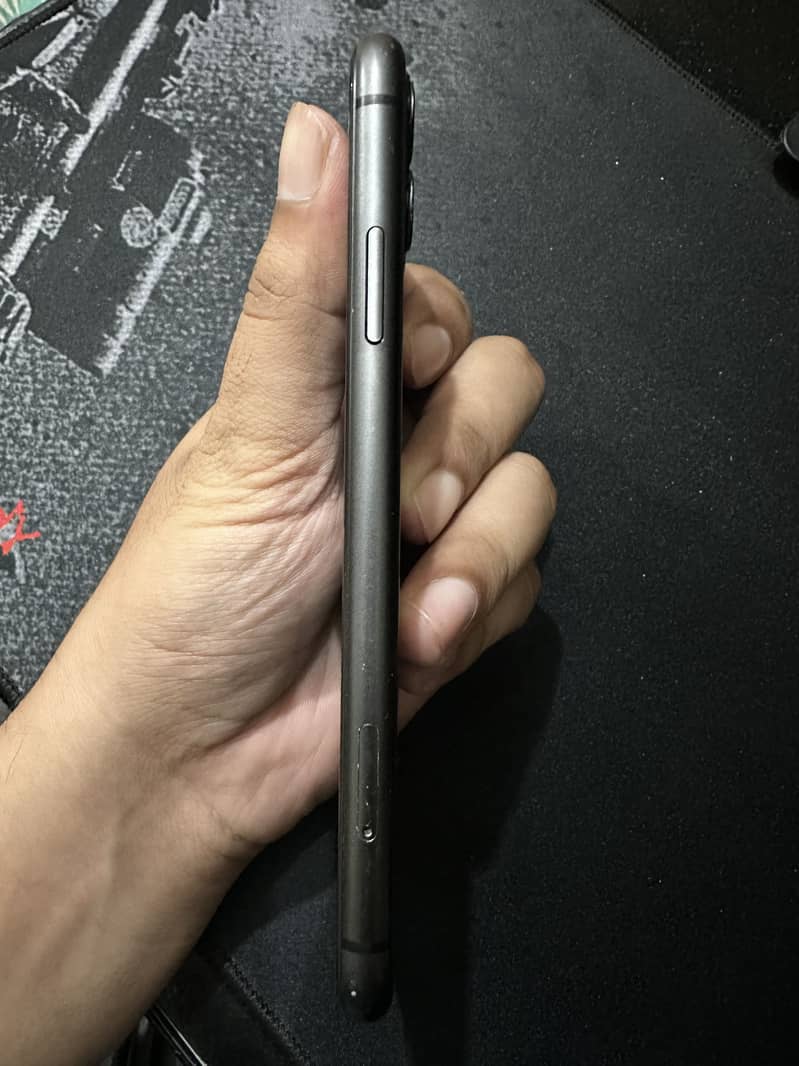 Apple iPhone 11 3