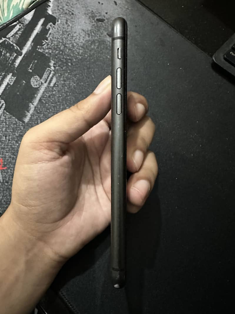Apple iPhone 11 4