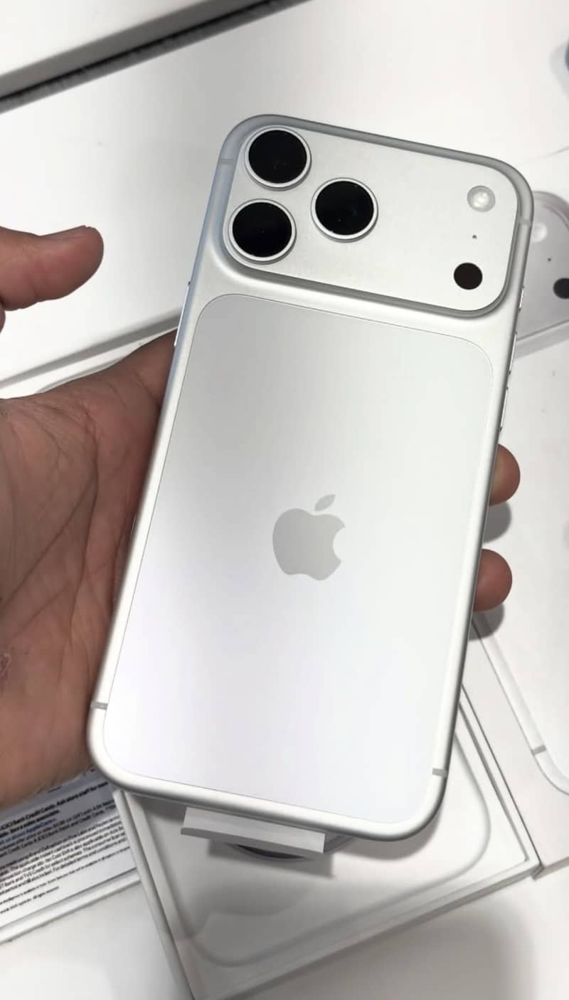 Apple iPhone 17 Pro Max 2