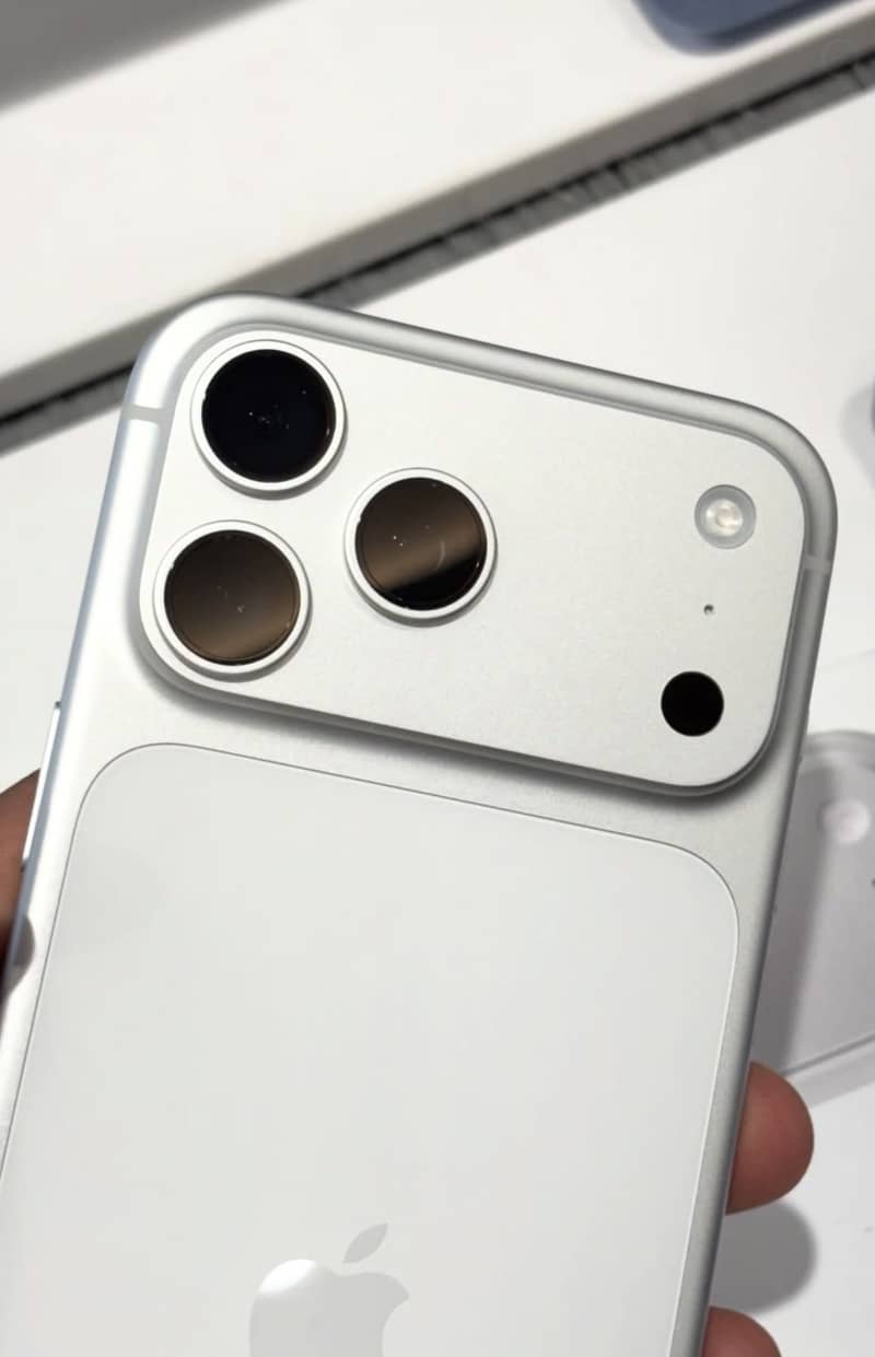 Apple iPhone 17 Pro Max 3