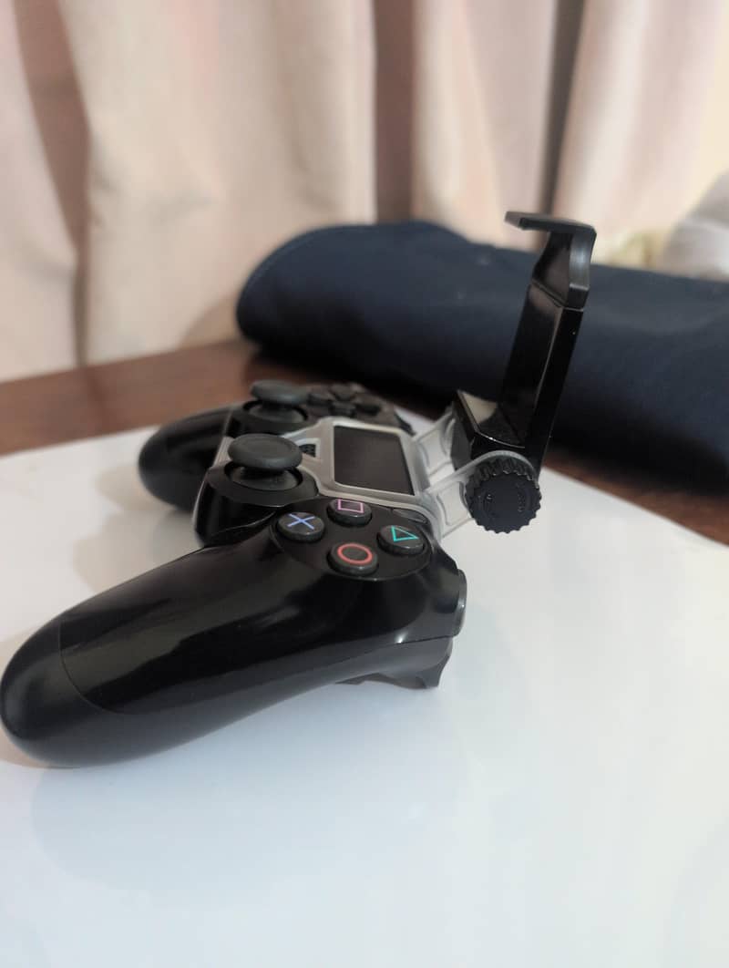Phone Holder - PS4 Controller 1