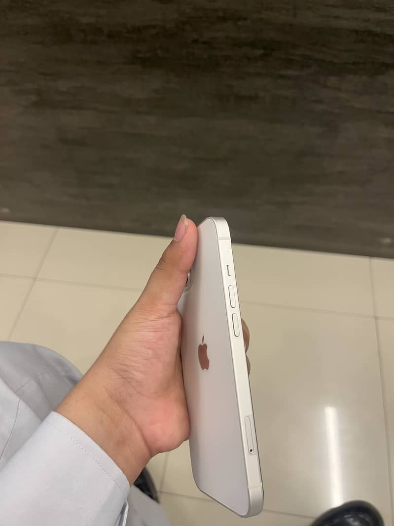 Apple iPhone 13 2
