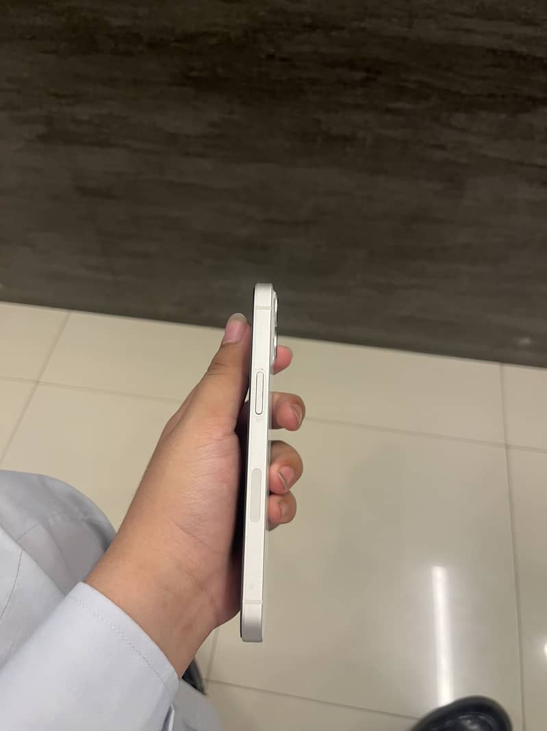 Apple iPhone 13 3