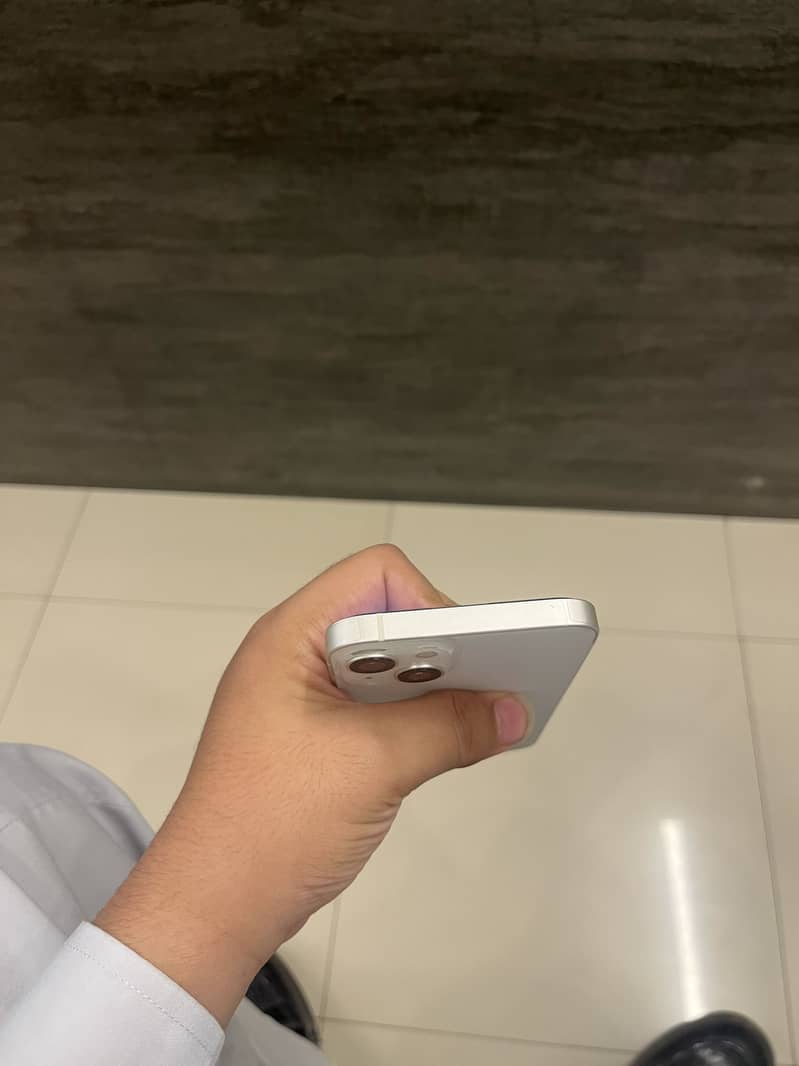 Apple iPhone 13 5