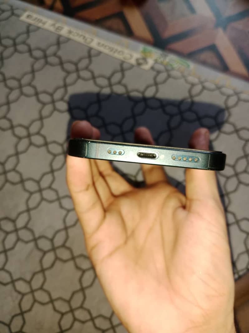 Apple iPhone 13 5