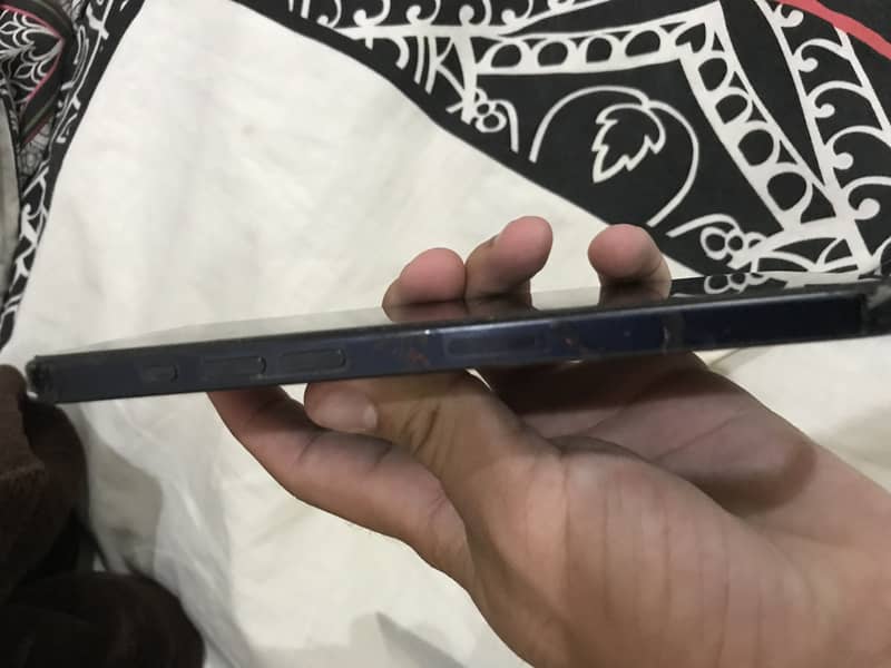Apple iPhone 15 Pro Max 4