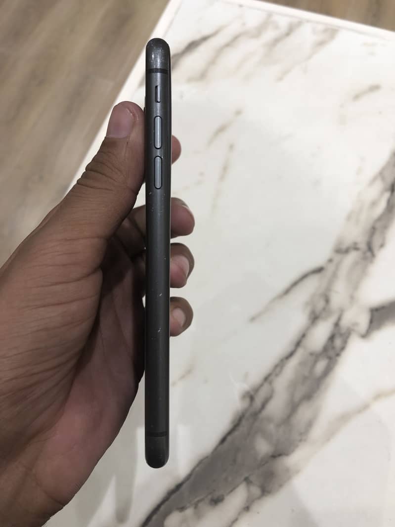 Apple iPhone 11 3