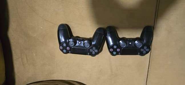 ps4 slim with two controllers 10/8 condition 500gb